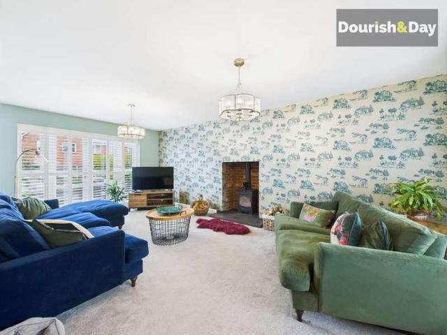 4 bed house for sale
