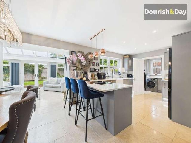 4 bed house for sale