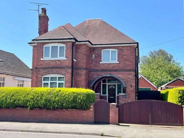 4 bed house for sale