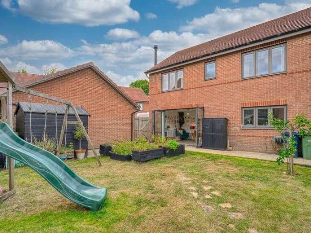4 bed house for sale