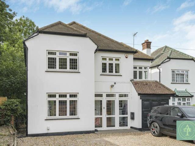 4 bed house for sale