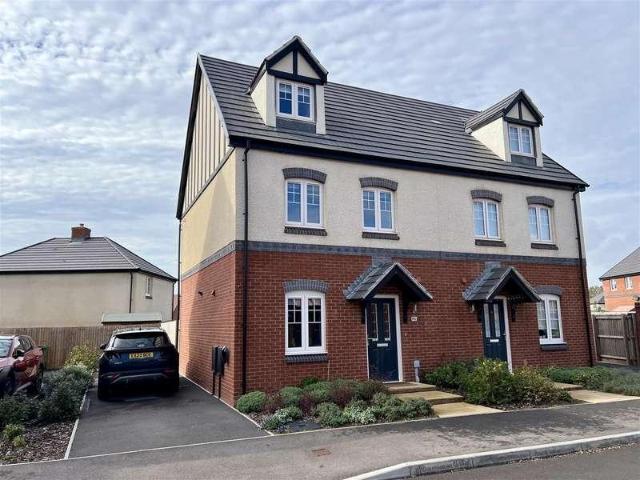 4 bed house for sale
