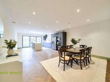 4 bed house for sale