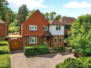 4 bed house for sale