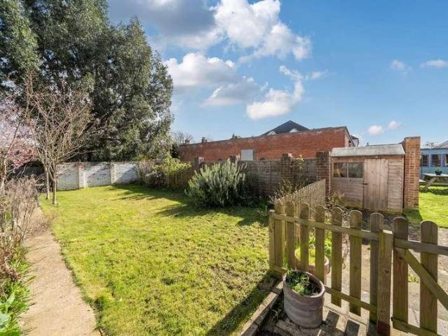 4 bed house for sale