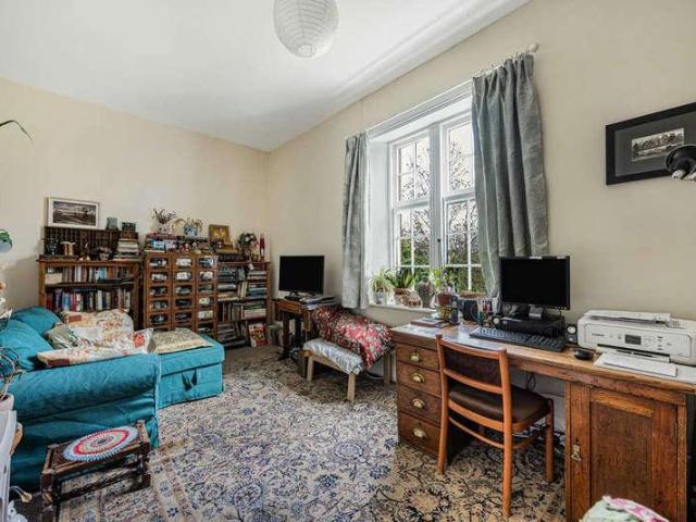 6 bed house for sale
