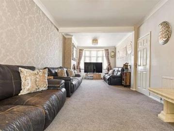 5 bed house for sale