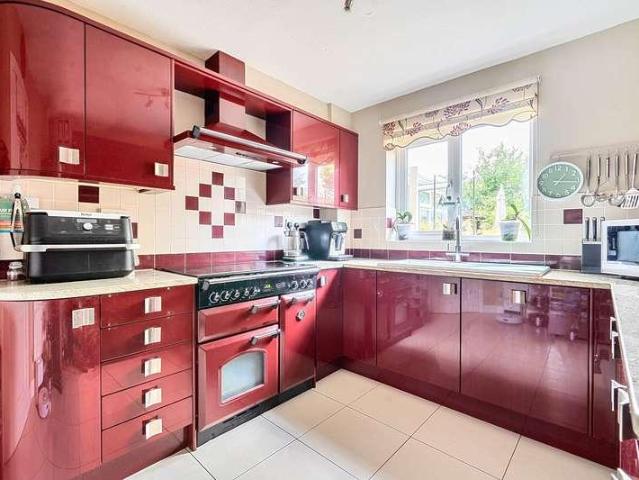 4 bed house for sale