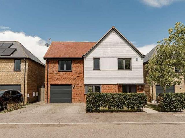 4 bed house for sale