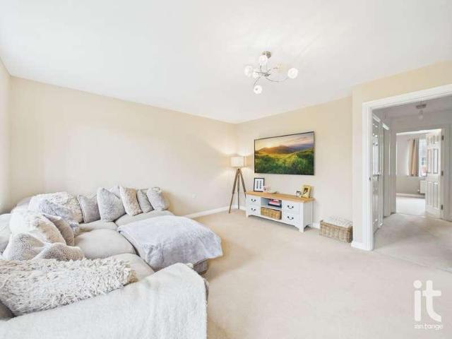 4 bed house for sale