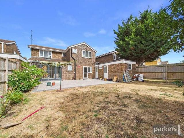 4 bed house for sale