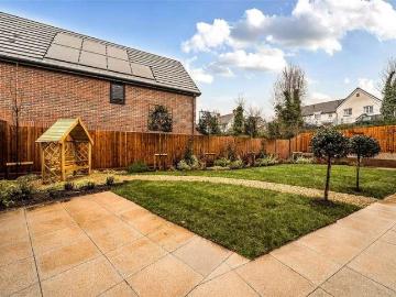 4 bed house for sale