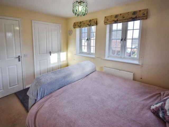 4 bed house for sale