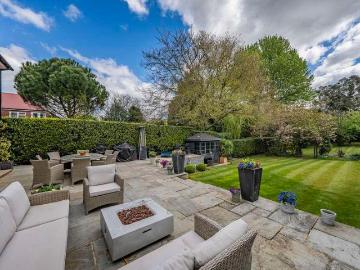 4 bed house for sale