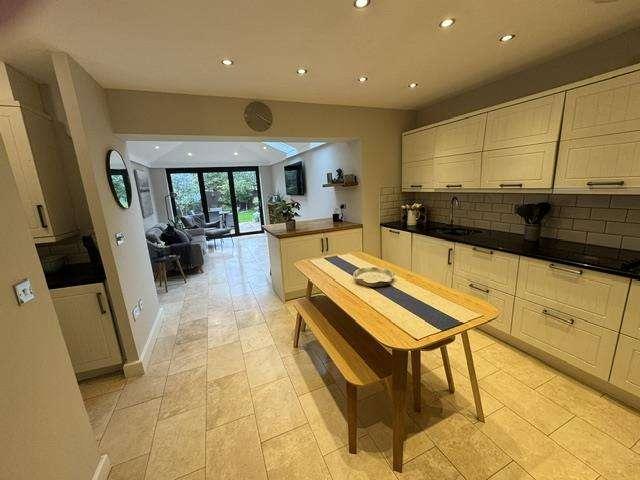 4 bed house for sale