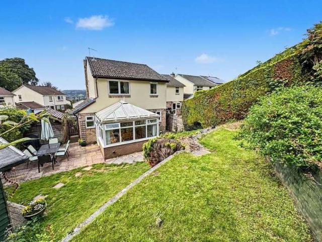 4 bed house for sale