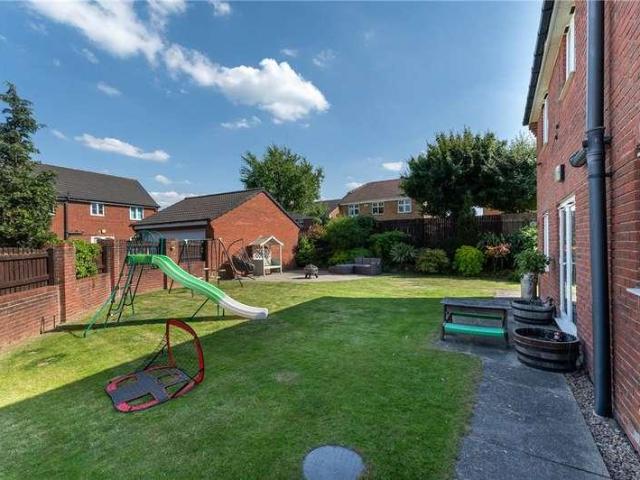 4 bed house for sale