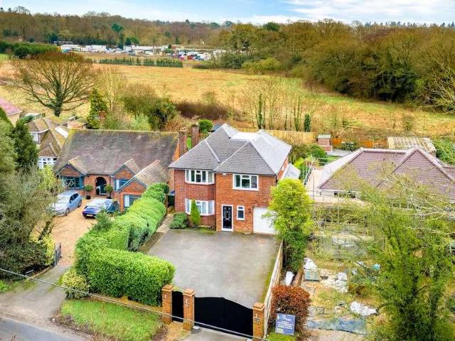 4 bed house for sale