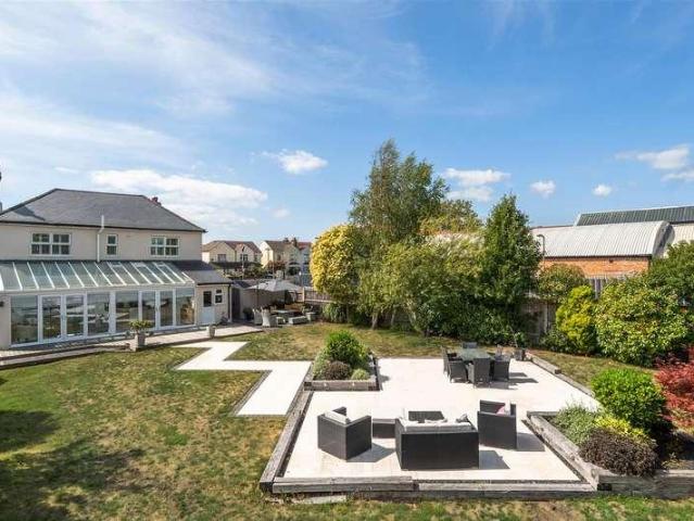 4 bed house for sale