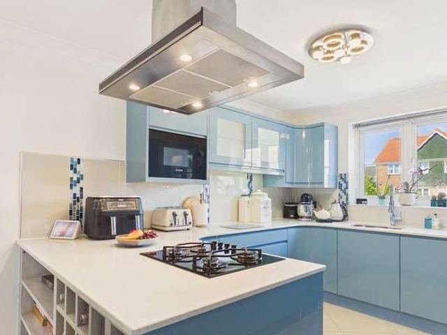 4 bed house for sale