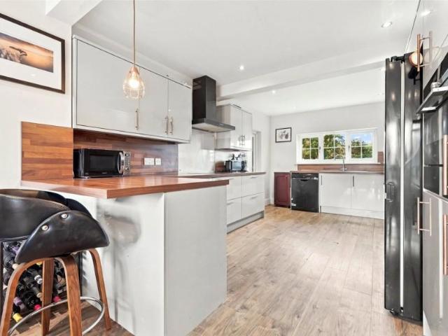 4 bed house for sale