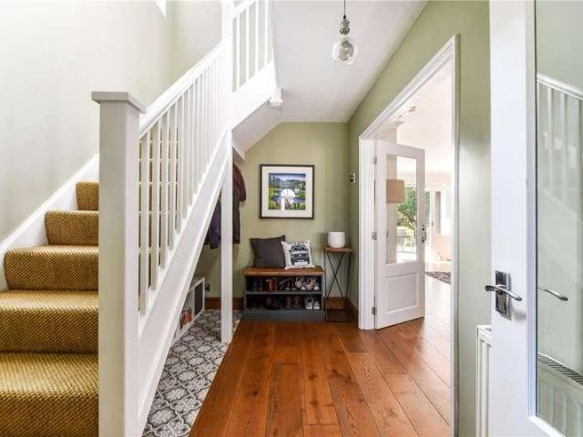 4 bed house for sale
