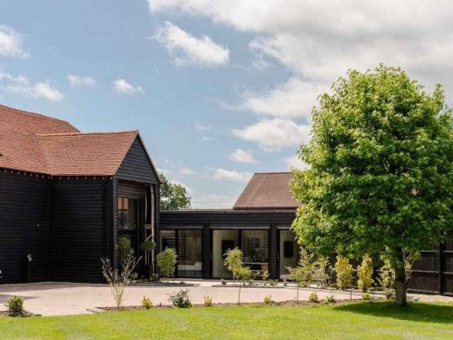 4 bed house for sale