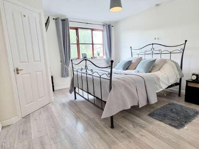 4 bed house for sale