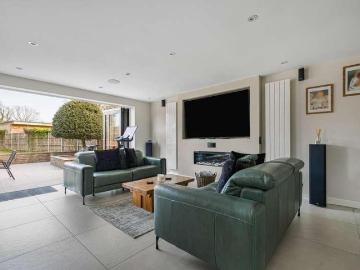 4 bed house for sale