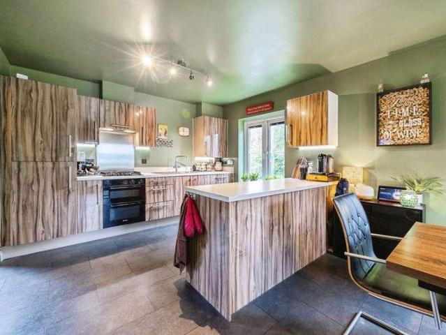 4 bed house for sale