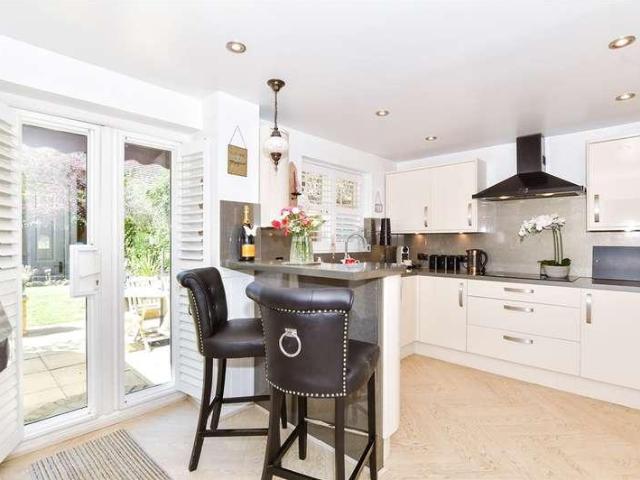4 bed house for sale