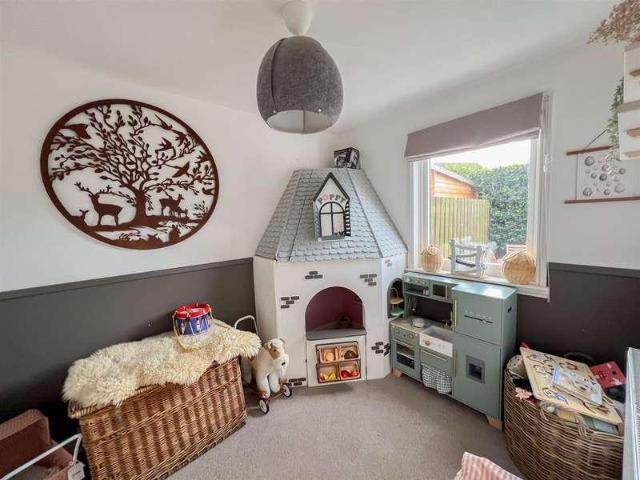 4 bed house for sale