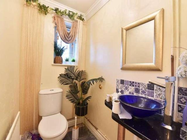 4 bed house for sale