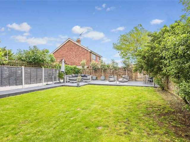 4 bed house for sale