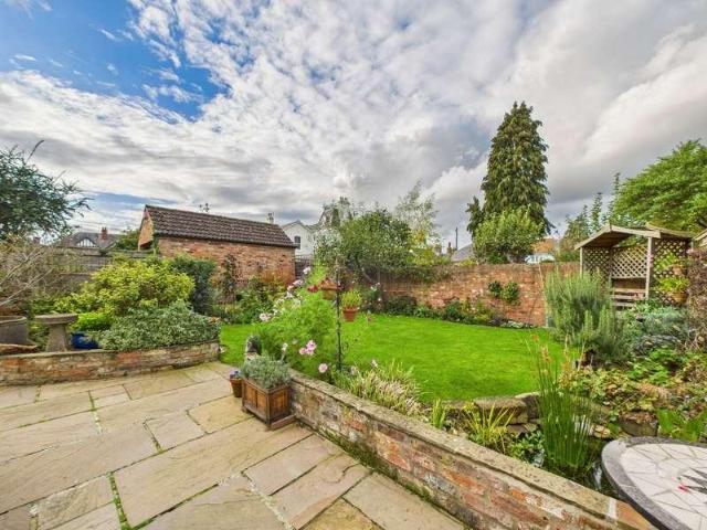 4 bed house for sale