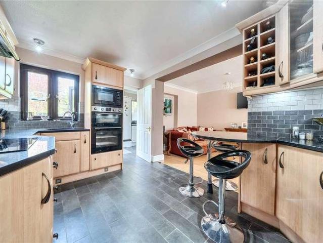 4 bed house for sale