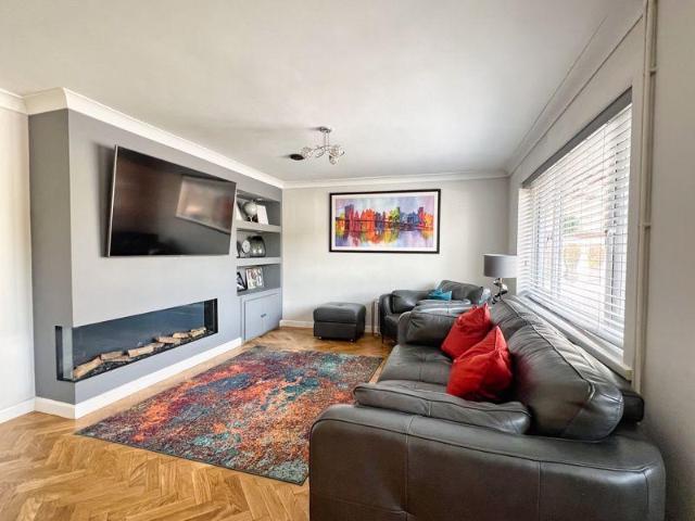 4 bed house for sale
