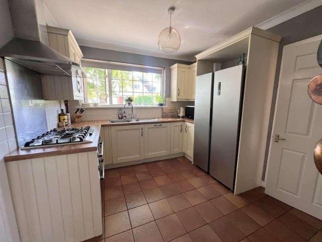 4 bed house for sale