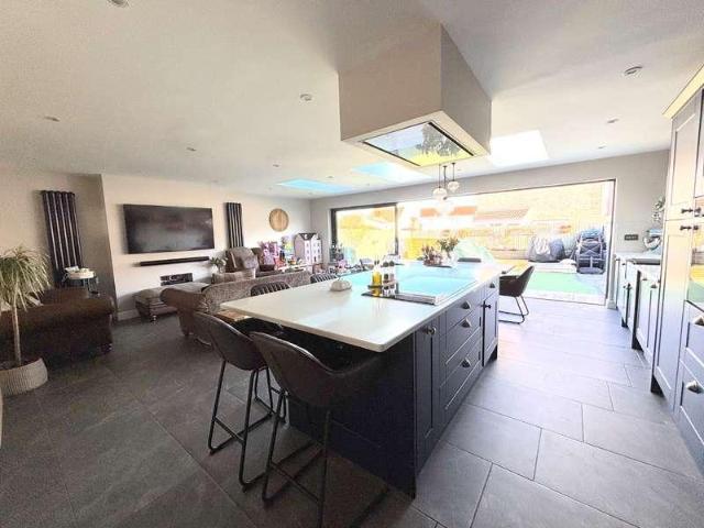 4 bed house for sale