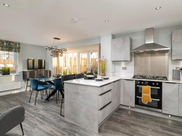 4 bed house for sale