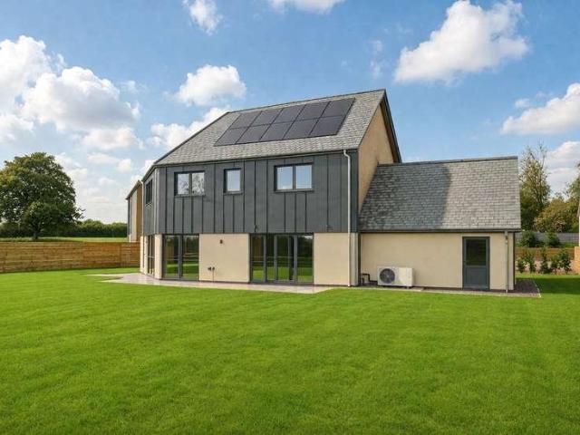 4 bed house for sale