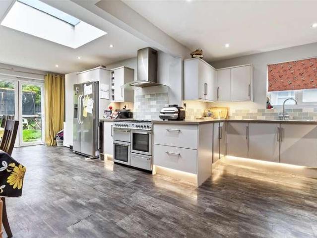 4 bed house for sale