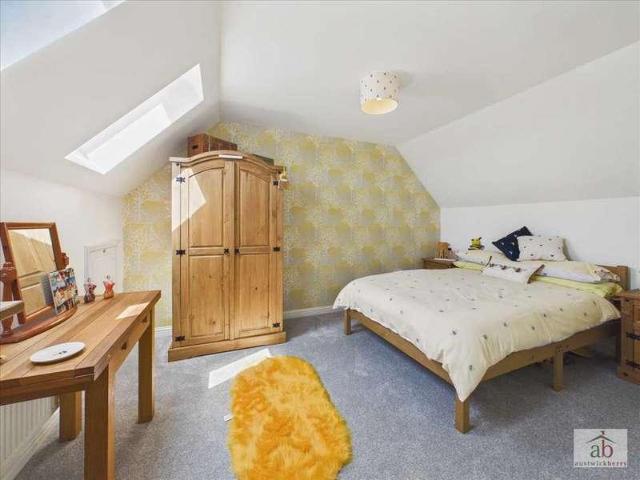 4 bed house for sale