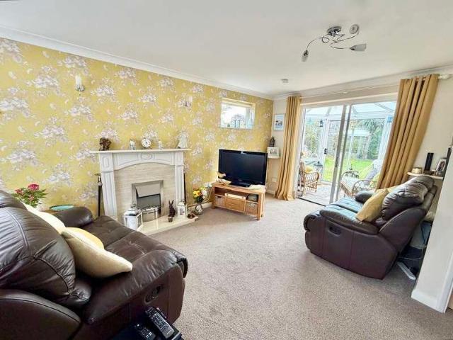 4 bed house for sale