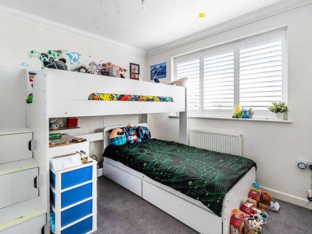 4 bed house for sale