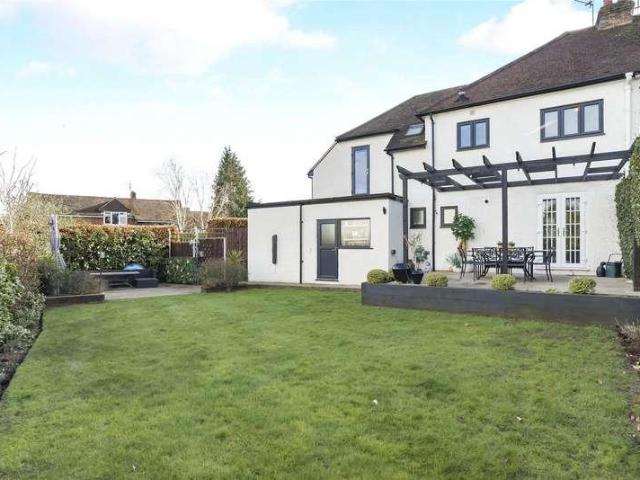 4 bed house for sale