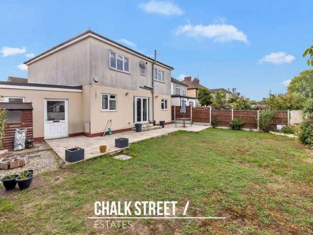 4 bed house for sale