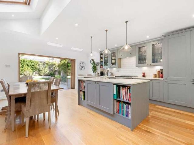 4 bed house for sale