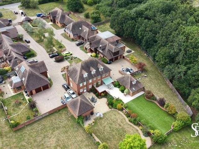 4 bed house for sale
