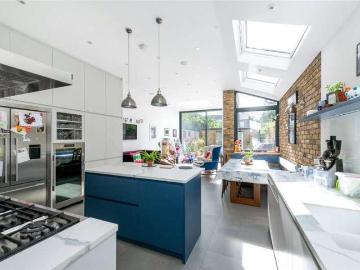 4 bed house for sale
